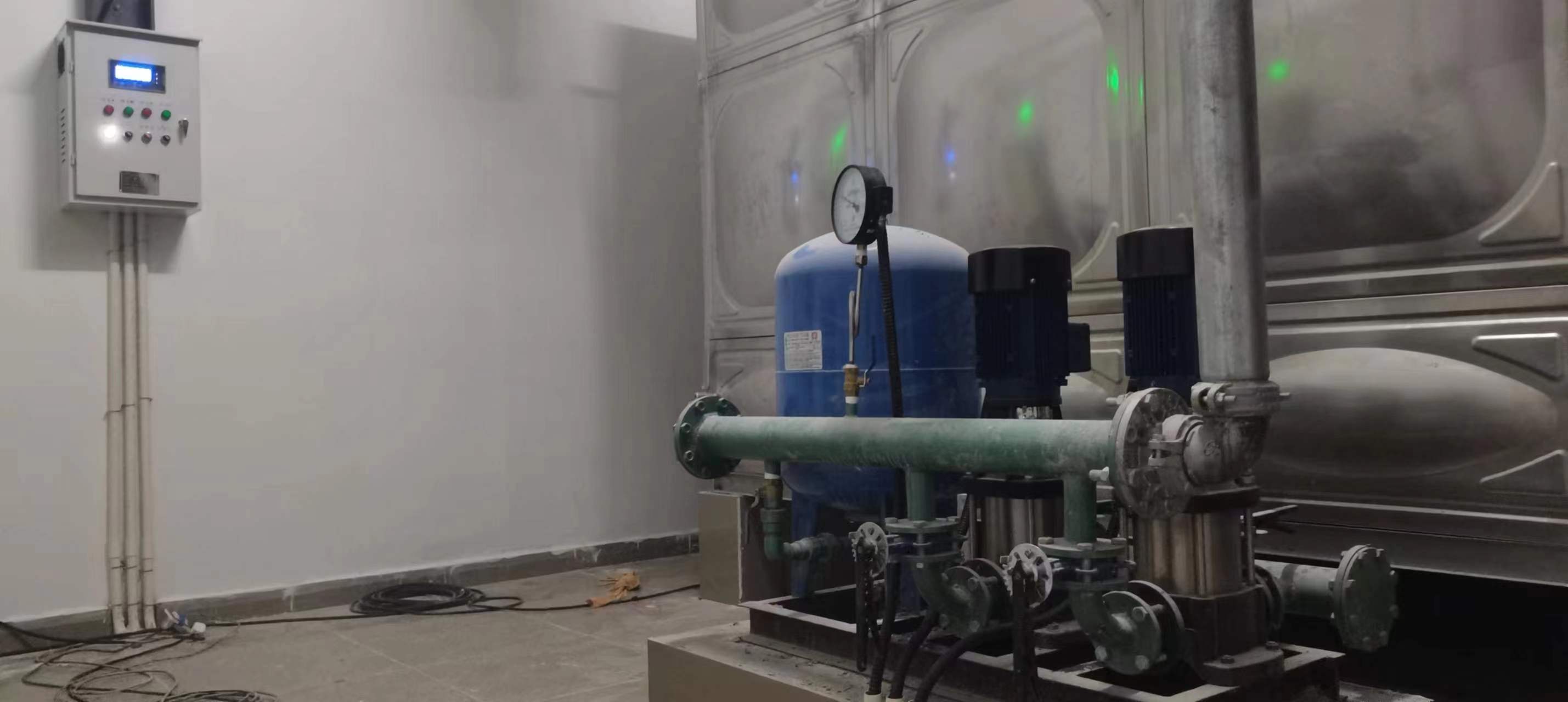 2023.12.10三亞鳳凰路供電局2.2KW一控二恒壓變頻供水