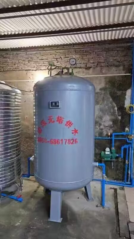 2024.5.17中原2噸冷水箱和1.5噸無塔安裝調(diào)試完成 (3).jpg