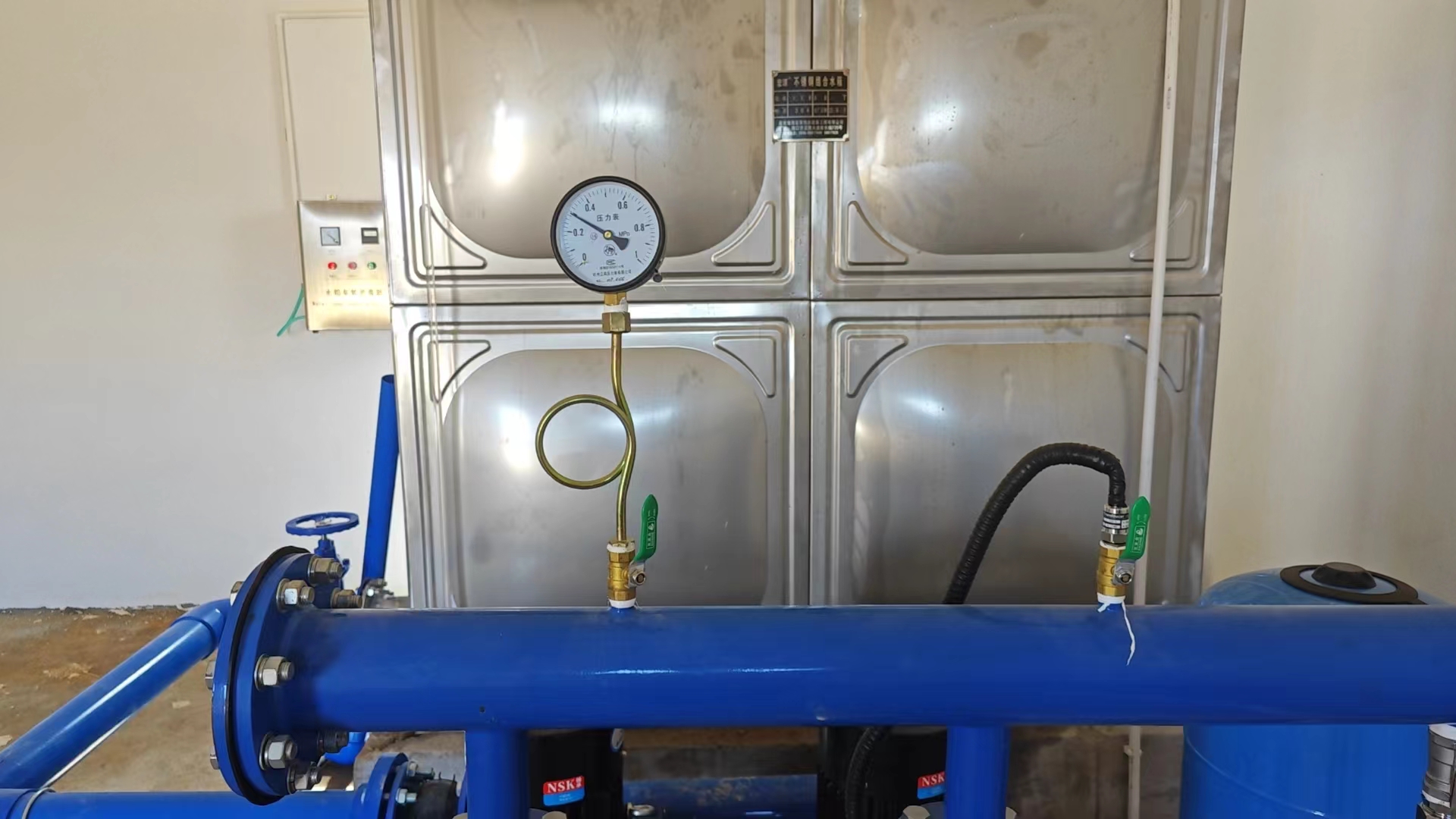 2024.6.29文昌4千瓦一控二變頻恒壓泵組 (2).jpg