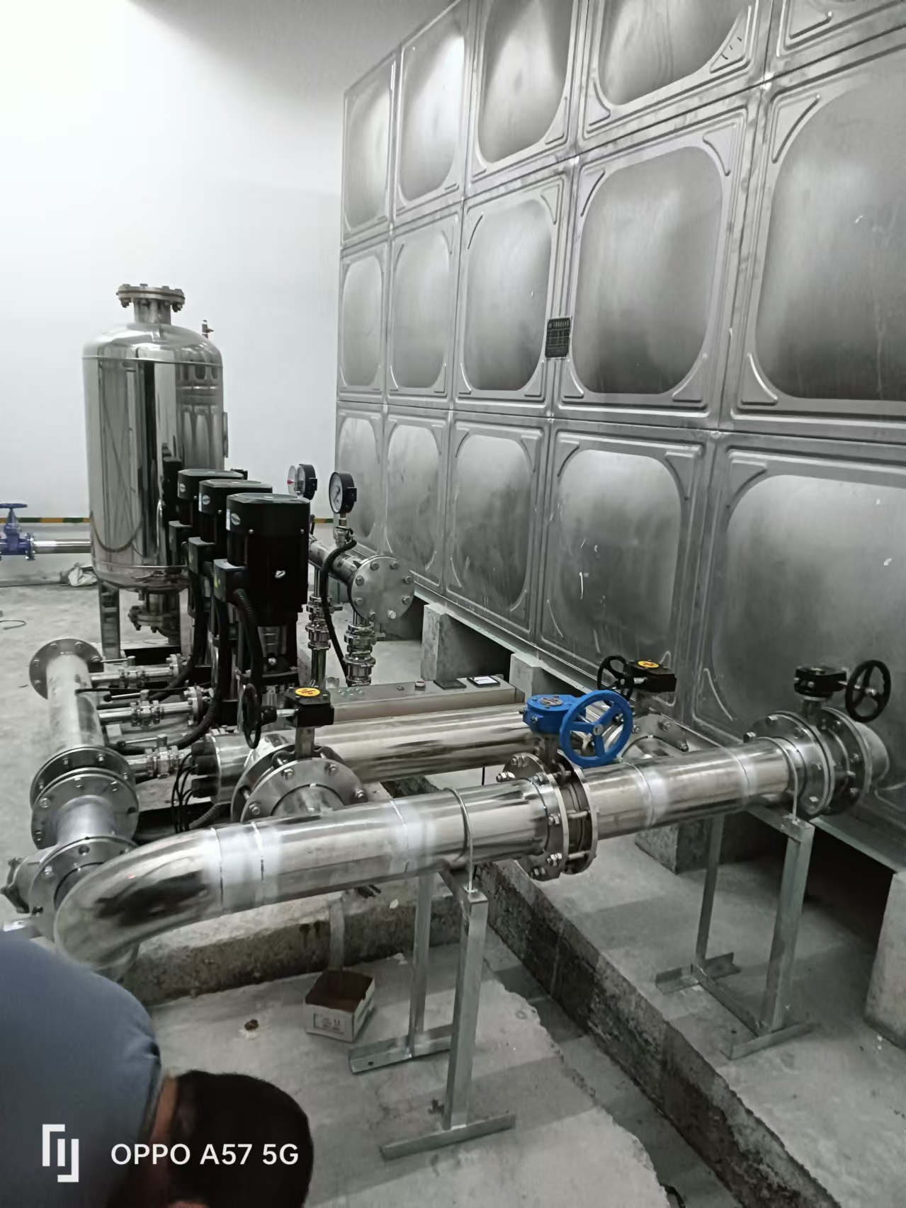 2024.11.8那大不銹鋼鋼管安裝完成 (4).jpg