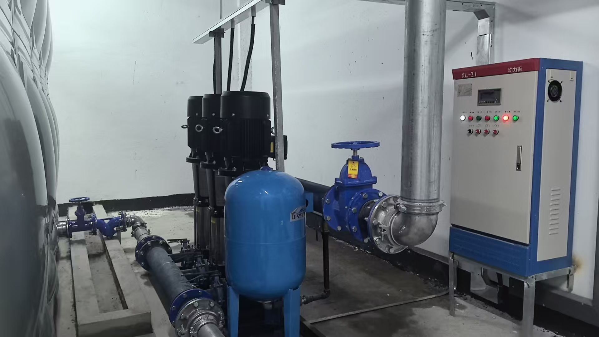 2025.5.30昌江陽光公寓組合水箱、變頻恒壓供水設備安裝完成 (2).jpg